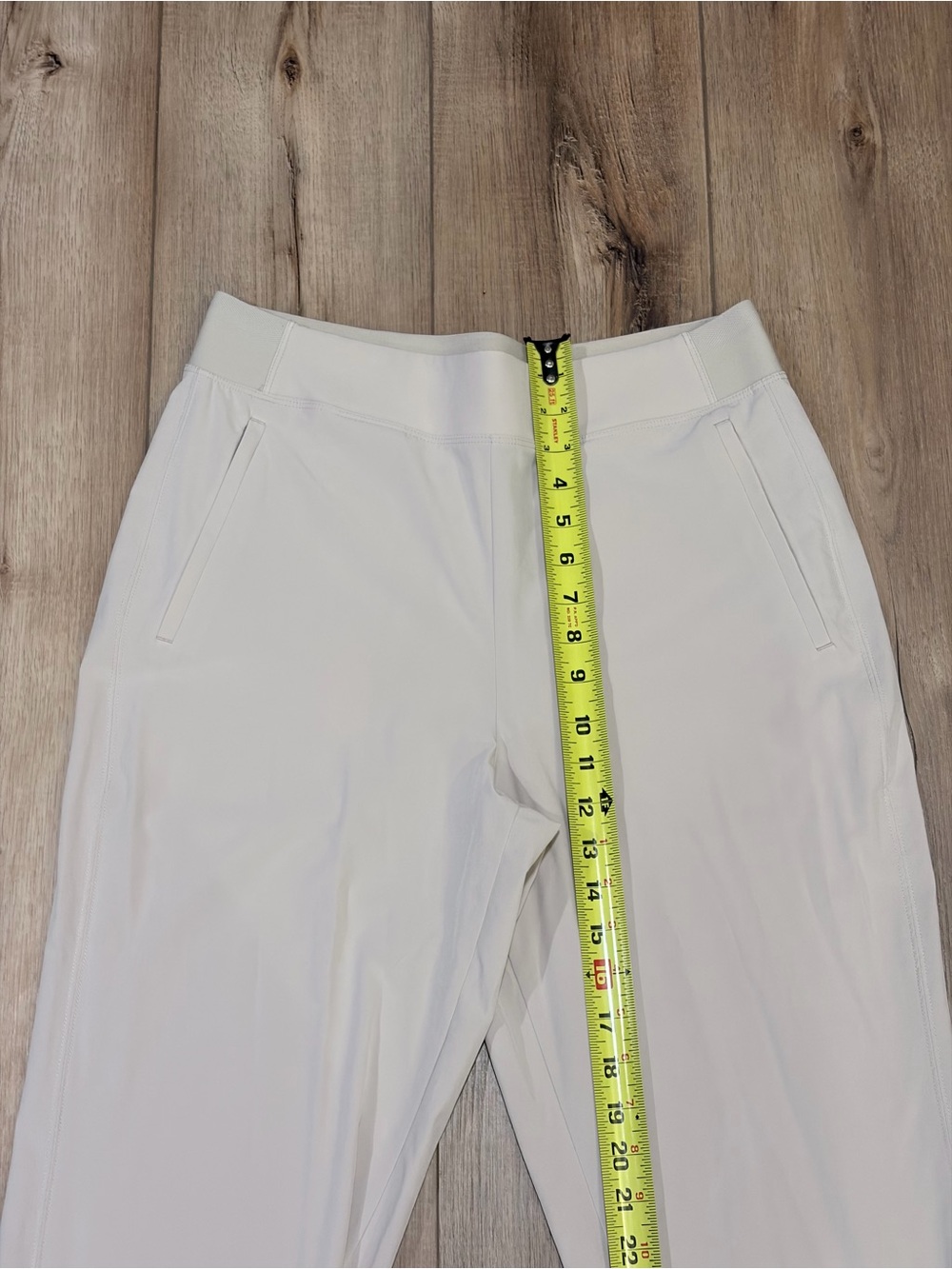 Athleta Beige Stretch Ankle Pants 8 Zip Hem Quiet Luxury Gorpcore Sporty Chic - Picture 12 of 14